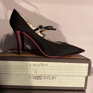 Gucci Virginia satin pumps size 42